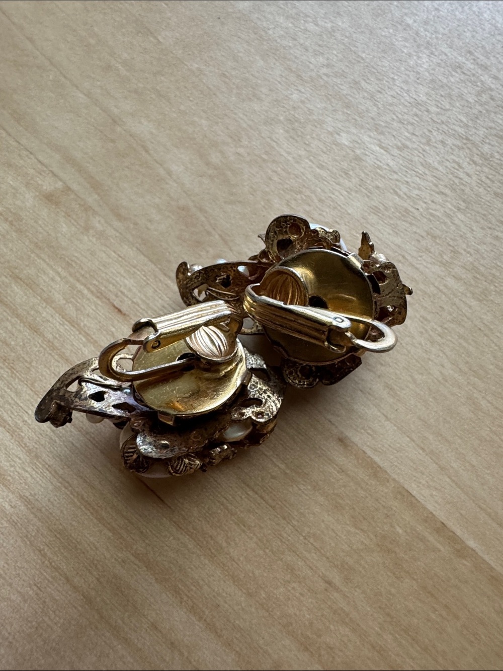 Vintage Gold Pearl & Crystal Clip-On Earrings - Picture 3 of 7